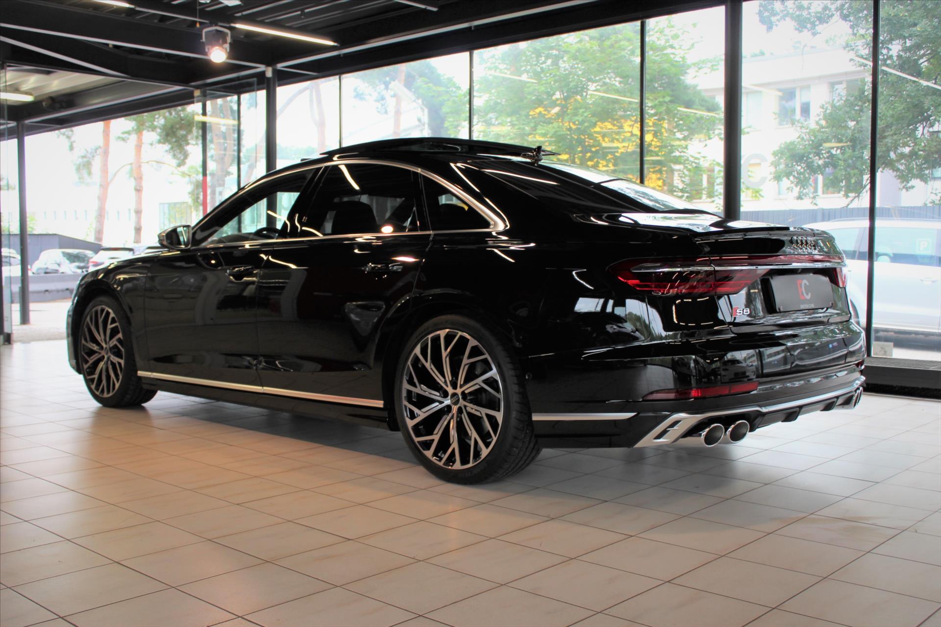 Audi S8