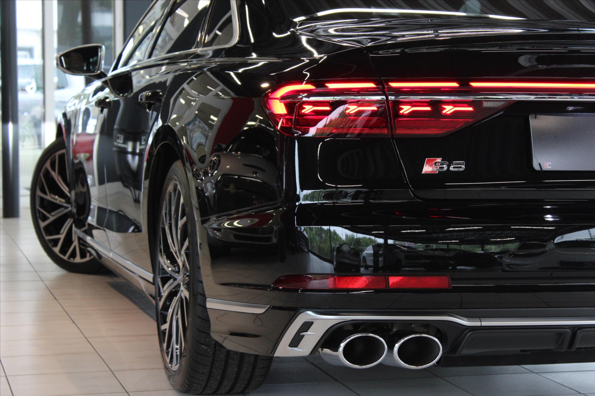 Audi S8